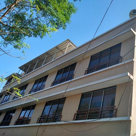 Hotel Rajendra Chinchani 外观 照片
