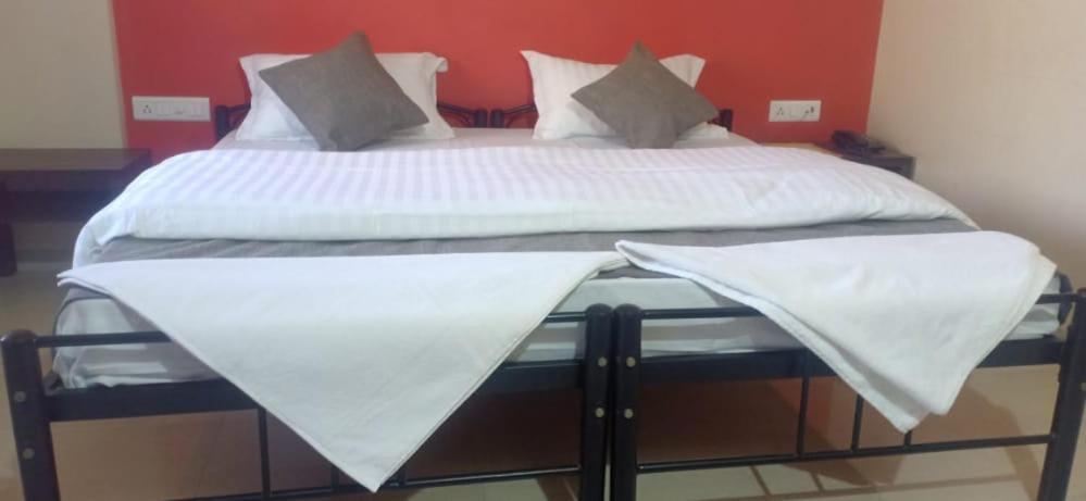 Hotel Rajendra Chinchani 外观 照片
