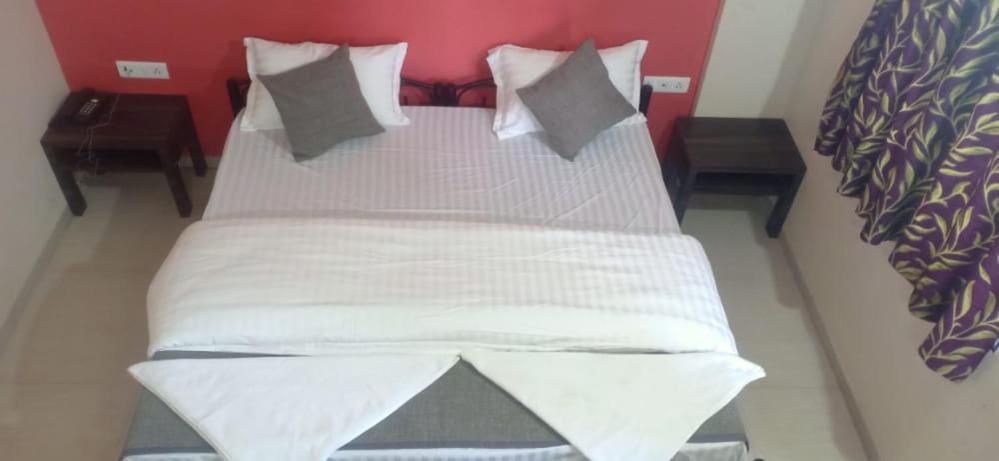Hotel Rajendra Chinchani 外观 照片